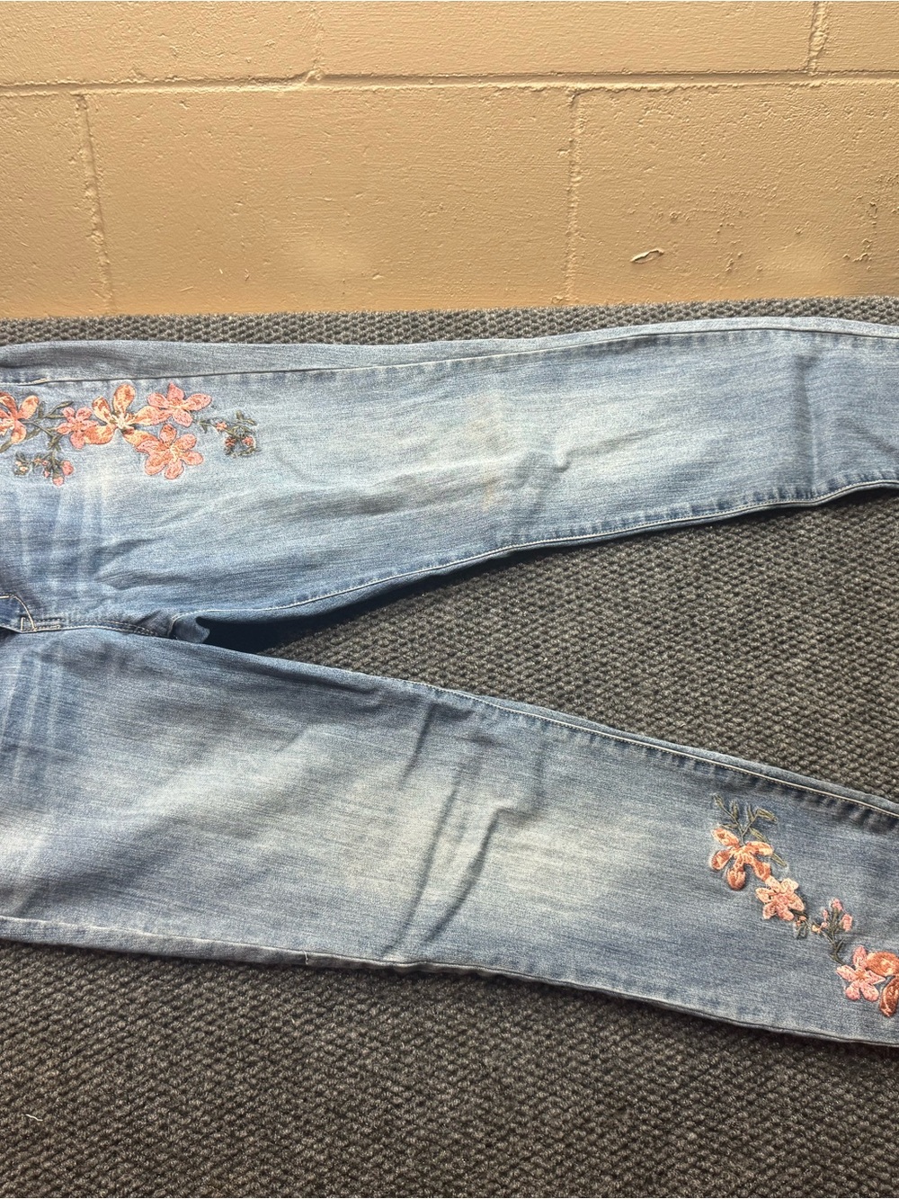 Nine West Light Blue Straight-Leg Jeans with Pink Floral Embroidery